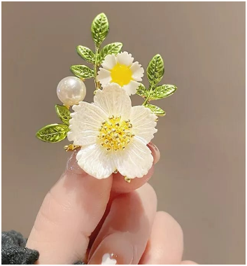 Daisy Flower Pearl Hijab Brooch / Pin